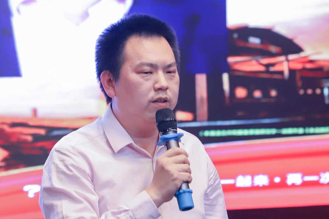 郑康贵.jpg